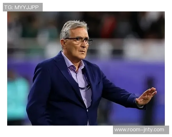 伊万谈教练压力:舆论与球迷是职业挑战,无法承受者不适合执教 伊万谈教练压力:舆论与球迷是职业挑战,无法承受者不适合执教