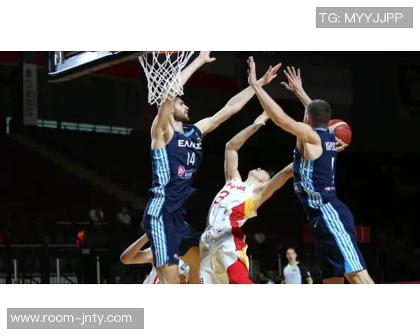 武圣称赞JJ与东里展现白人力量小里若落选全明星或因政治正确因素 武圣称赞JJ与东里展现白人力量小里若落选全明星或因政治正确因素