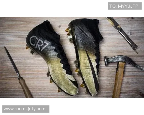 特朗普赠送镀金钥匙给C罗使其成为首位获此荣誉的运动员 特朗普赠送镀金钥匙给C罗使其成为首位获此荣誉的运动员