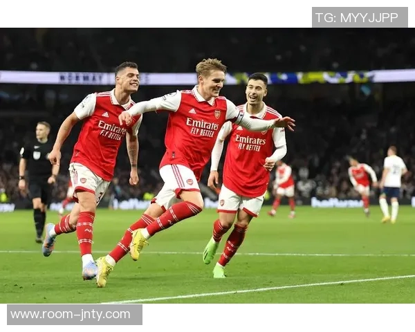 西汉姆联本赛季英超表现低迷仅领先25分钟却成功摆脱垫底困境