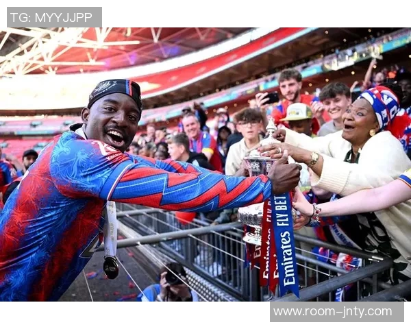 斯基拉报道马特塔向水晶宫表达愿意加盟尤文图斯交易总价达3000万欧元 斯基拉报道马特塔向水晶宫表达愿意加盟尤文图斯交易总价达3000万欧元