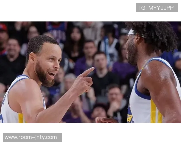 库里赞巴特勒冷静与视野出众让对手防守难上加难 库里赞巴特勒冷静与视野出众让对手防守难上加难